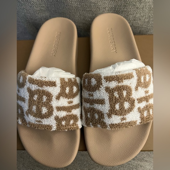 NWT. Burberry Furley Cotton Logo Slide Sandals size 8 with Box & Dust Bag. - Picture 1 of 3